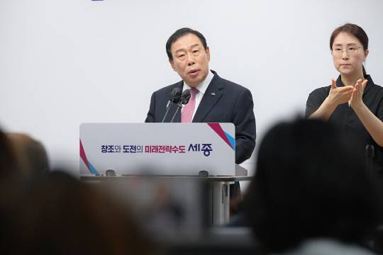 최민호 시장은 1일 "시정 4년 차에 접어든 만큼 '본립도생(本立道生)'의 정신으로 기본으로 돌아가 중심을 잡고 시정을 이끌어가겠다"고 말했다. 세종시 제공