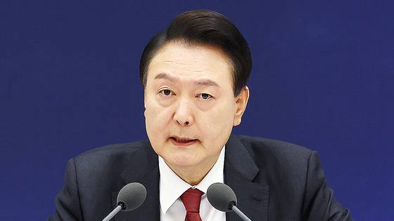 윤석열 전 대통령이 2024년 4월 9일 서울 용산 대통령실 청사에서 열린 반도체 현안 점검회의에서 발언하고 있다. 김현동 기자