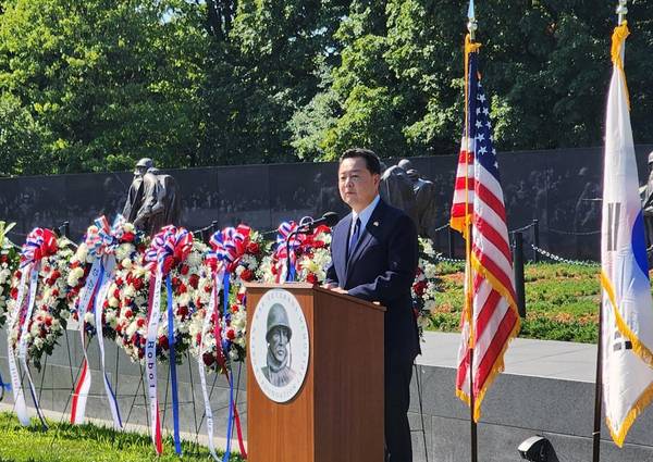 조현동 주미 한국대사가 2024년 7월27일(현지시간) 미국 워싱턴 한국전 참전용사 기념공원에서 열린 한국전쟁 정전협정 71주년 기념식에서 기념사를 하고 있다. 연합뉴스