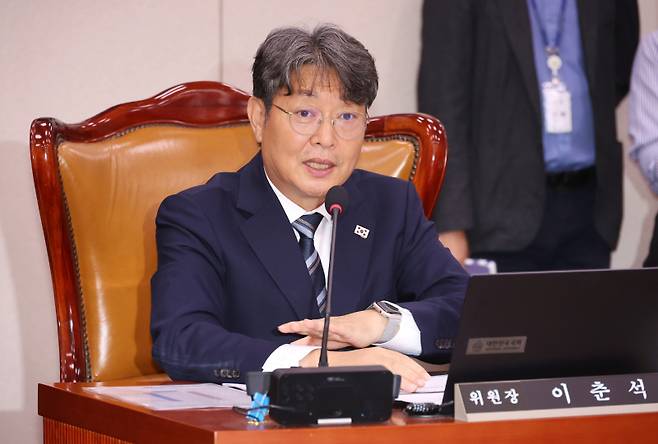 1일 국회에서 열린 법제사법위원회 전체회의에서 더불어민주당 소속 이춘석 위원장이 발언하고 있다. 연합뉴스