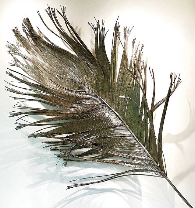 조진규 ‘깃털’, 130×250×30㎝, 스테인리스스틸, 2025.