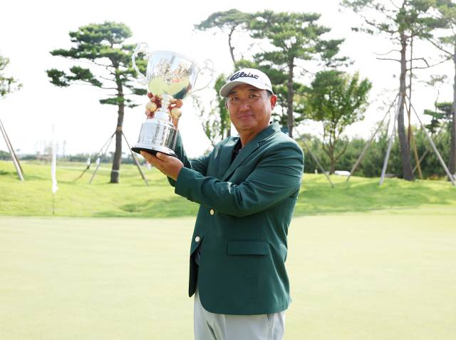 지난해 우승자 모중경. 사진 제공=KPGA