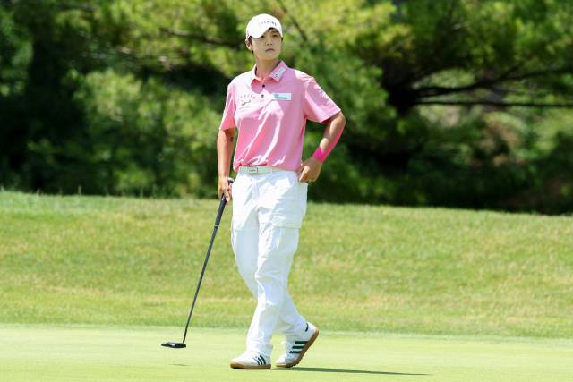 그린을 파악하고 있는 박성현. 사진 제공=AFP연합뉴스