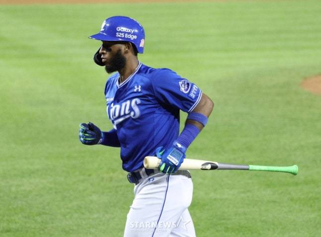 희생플라이를 친 디아즈. /사진=김진경 대기자