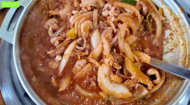 조방낙지의 낙곱새는 식감이 부드럽다. 유튜브 '규현' 캡처