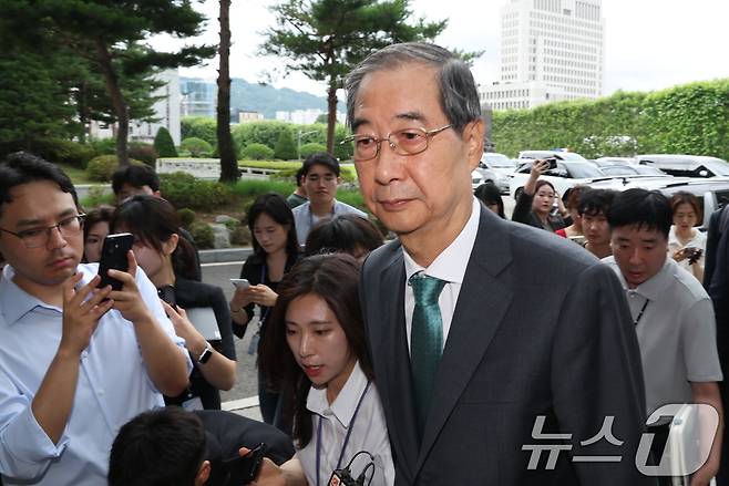 한덕수 전 국무총리가 2일 내란특검 조사를 받기 위해 서울 서초구 서울고검 청사로 출석하고 있다. 2025.7.2/뉴스1 ⓒ News1 이동해 기자