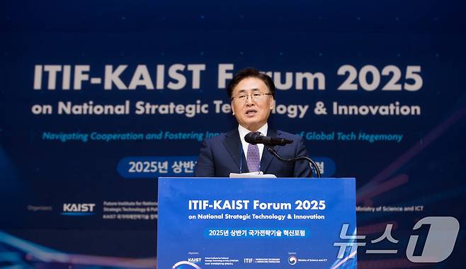 유상임 과학기술정보통신부 장관이 22일 대전 유성구 한국과학기술원(KAIST)에서 열린 '국가전략기술 혁신포럼'에서 축사를 하고 있다. (과학기술정보통신부 제공. 재판매 및 DB 금지) 2025.5.22/뉴스1
