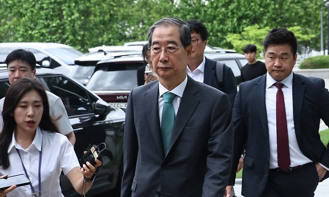 한덕수 전 국무총리가 2일 오전 내란 특검 사무실이 마련된 서울 서초구 서울고검으로 들어가고 있다. 윤운식 선임기자 yws@hani.co.kr