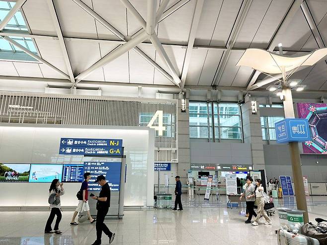 인천공항 스마트패스는 사전 정보를 등록하면 출국장, 탑승게이트 등을 얼굴 인증만으로 통과할 수 있는 서비스다 / 출처=IT동아