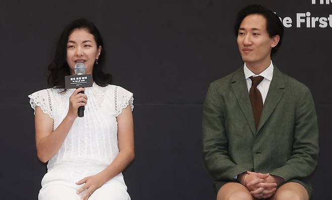 로열발레단 퍼스트 솔로이스트 최유희(왼쪽)와 전준혁이 2일 LG아트센터 서울에서 열린 기자간담회에 참석했다. 연합뉴스