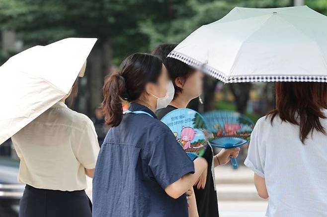 수요일인 2일은 최고체감온도가 33도 이상 오르는 등 매우 무더운 날씨가 되겠다. 뉴시스