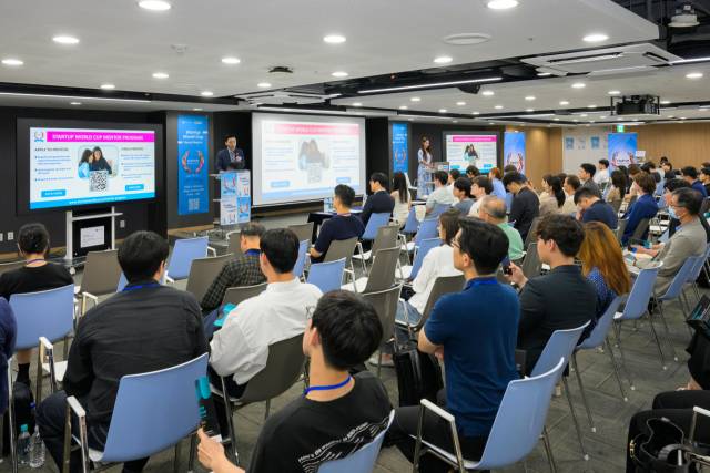 존 림 페가수스 테크 벤처스 파트너가 지난 30일 서울 마포구 프론트원에서 열린 스타트업 월드컵 2025 서울 본선을 앞두고 대회를 소개하고 있다. /사진 제공=스타트업정키