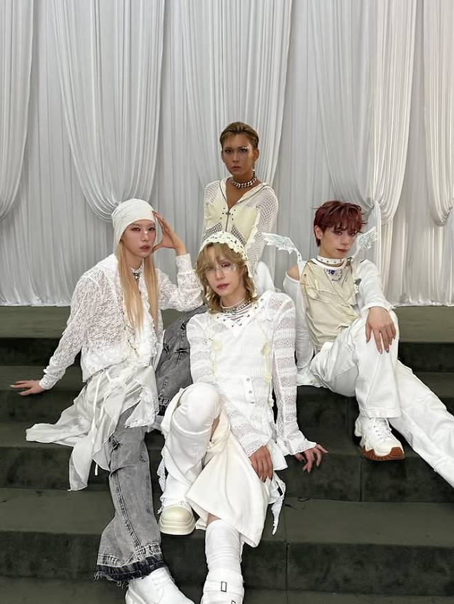 엑스러브/ 사진=엑스러브 SNS