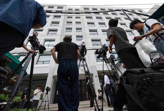 김건희 특검팀이 오늘(3일) 전격 압수수색에 나선 가운데, 삼부토건이 사흘 전 회사를 옮긴 정황을 잡은 것으로 파악됐다. 사진은 서울 종로구에 있는 삼부토건 건물. 〈사진=연합뉴스〉