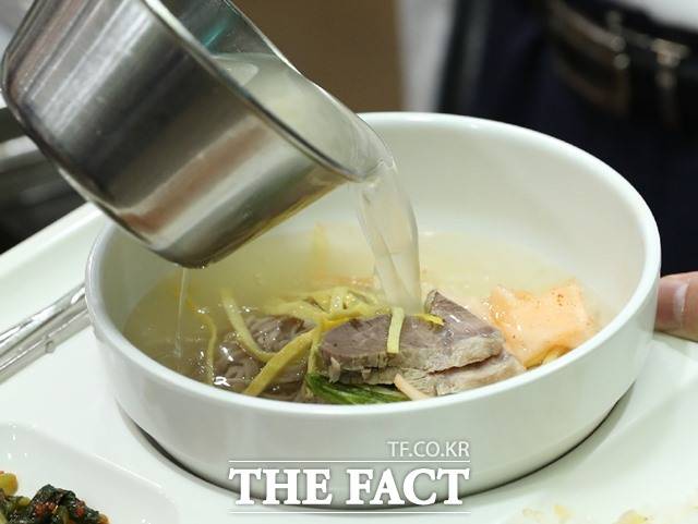 한인동포들이 가장 많이 살고 있는 미국 LA에 2025년 6월부터 평양냉면이 처음 등장해 슴슴한 맛을 즐기고 싶던 동포들의 입맛을 달래고 있다./뉴시스