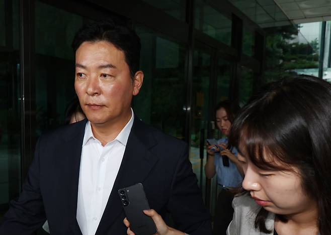 김성훈 전 대통령경호처 차장이 3일 내란특검 조사를 받기 위해 서초구 서울고검으로 들어서고 있다. /연합뉴스