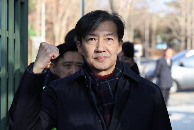 자녀 입시비리 혐의 등으로 징역형이 확정돼 수감되는 조국 전 조국혁신당 대표가 지난해 12월 경기도 의왕시 서울구치소로 출석하고 있다. /사진=뉴시스