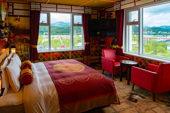 레고랜드 호텔은 154개 객실을 갖췄다. 사진은 닌자고 테마의 디럭스 스위트룸. 백종현 기자