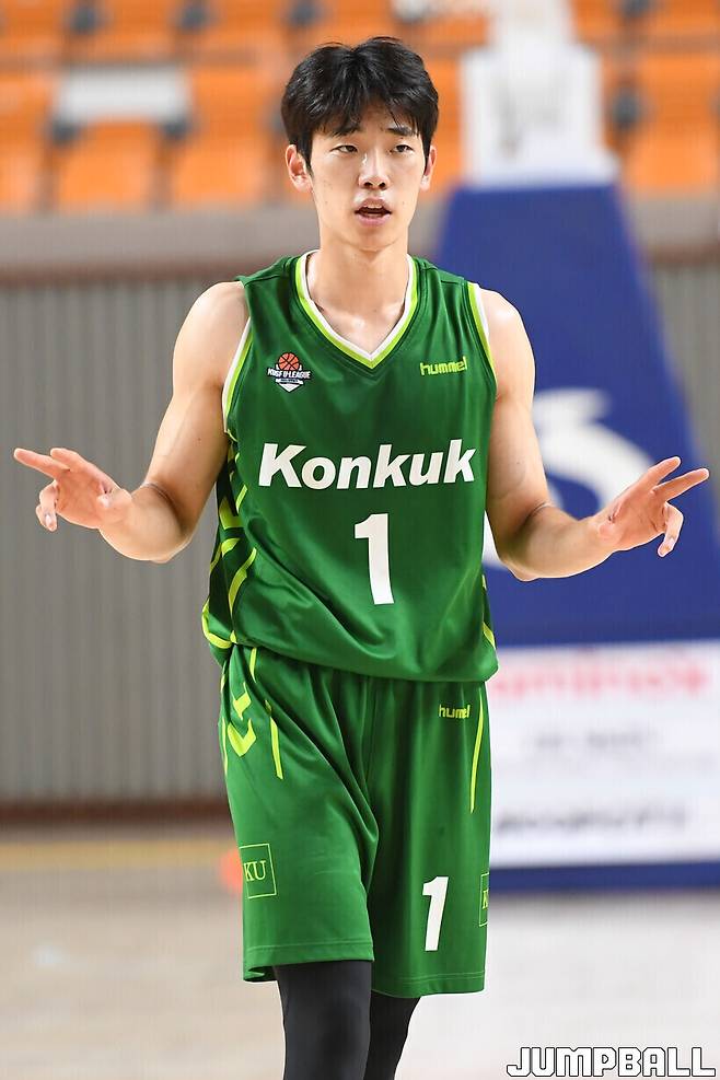 Korean College Basketball Action
