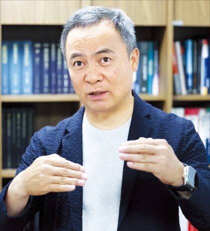 권헌영 SK그룹 정보보호혁신특별위원회 민간위원장은 “보안 기업이 성장하고 우수한 화이트 해커를 육성하려면 관련 투자가 절실하다”고 말했다. /이솔 기자