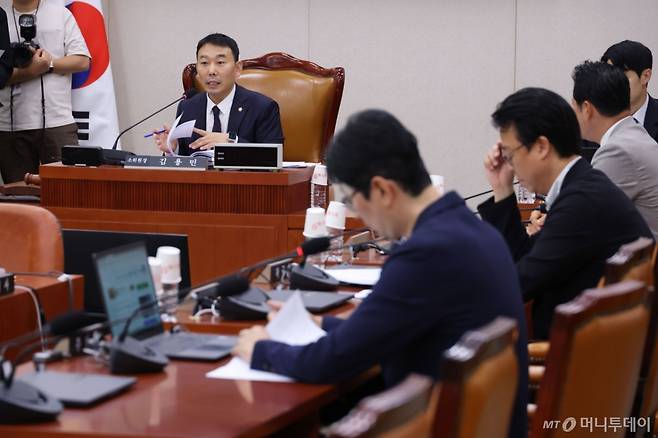 (서울=뉴스1) 이광호 기자 = 2일 오후 서울 여의도 국회에서 열린 법제사법위원회 제1차 법안심사제1소위원회에서 김용민 소위원장이 여야의 상법 개정안 합의 사항에 대해 발언하고 있다. 2025.7.2/뉴스1 Copyright (C) 뉴스1. All rights reserved. 무단 전재 및 재배포, AI학습 이용 금지. /사진=(서울=뉴스1) 이광호 기자