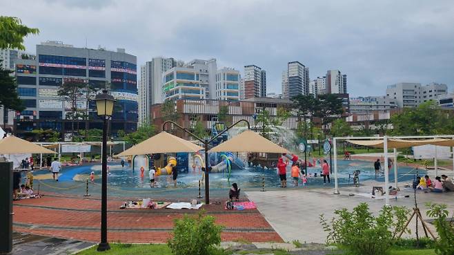 봉담 삼봉근린공원 물놀이장 전경. /사진제공=화성특례시