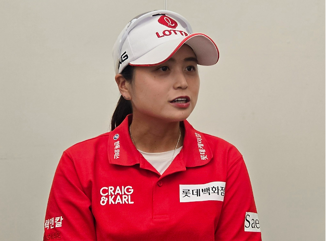 최혜진이 2일 인천 베어즈베스트 청라 골프 클럽에서 공식 연습을 마친 뒤 인터뷰하고 있다. 인천=조범자 기자