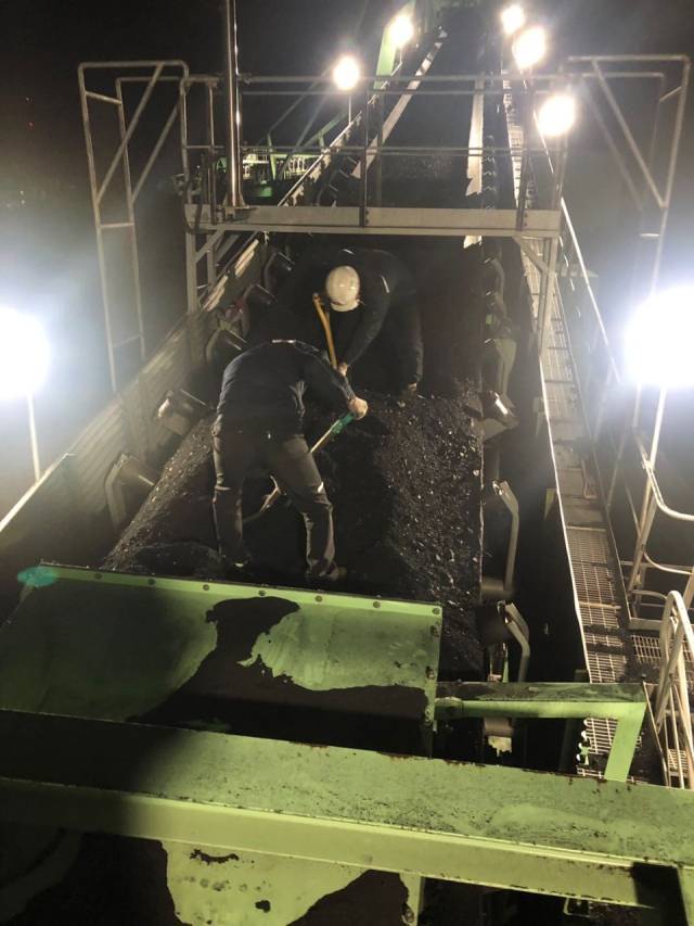 ▲석탄화력발전소 내부 근무 모습. ⓒ대책위