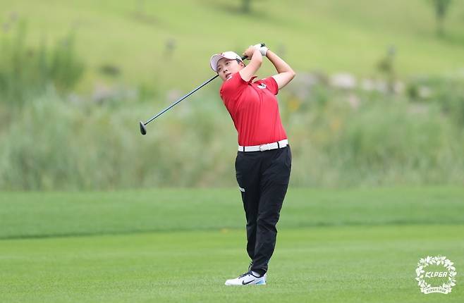 김효주가 3일 베어즈베스트 청라에서 열린 제15회 롯데 오픈 1라운드에서 보기 없이 버디만 2개를 낚아 2언더파로 순조롭게 출발했다. 14번 홀에서 세컨드 샷을 하고 있는 김효주. 사진제공 | KLPGA