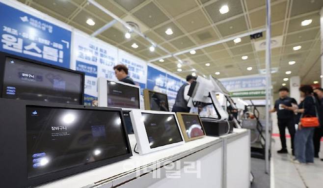 프랜차이즈창업박람회에 테이블 오더가 전시돼 있는 모습. (사진=연합뉴스)