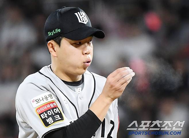 21일 수원 KT위즈파크에서 열린 KIA-KT전. 8회초 마운드에 오른 손동현이 투구를 준비하고 있다. 수원=정재근 기자 cjg@sportschosun.com/2025.5.21/