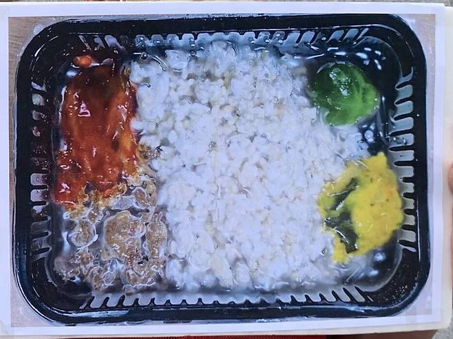 요양보호사들에게 제공된 냉동도시락 모습. 전국돌봄서비스노조 강원지부 제공