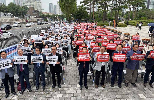 지난달 25일 서울 용산 대통령실 앞에서 '성평등가족부' 반대집회가 열리고 있다. 성평등가족부 반대 대책위원회 제공
