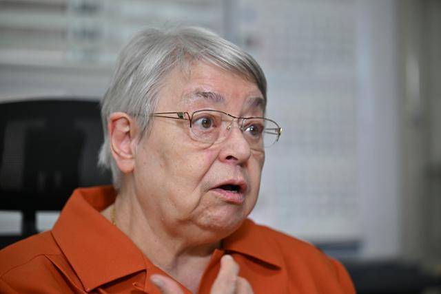 배현정 전진상의원 원장이 9일 서울 금천구 전진상의원 원장실에서 본보와 인터뷰하고 있다. 정다빈 기자