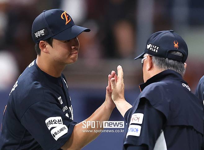 ▲ 노시환 김경문 감독 ⓒ곽혜미 기자