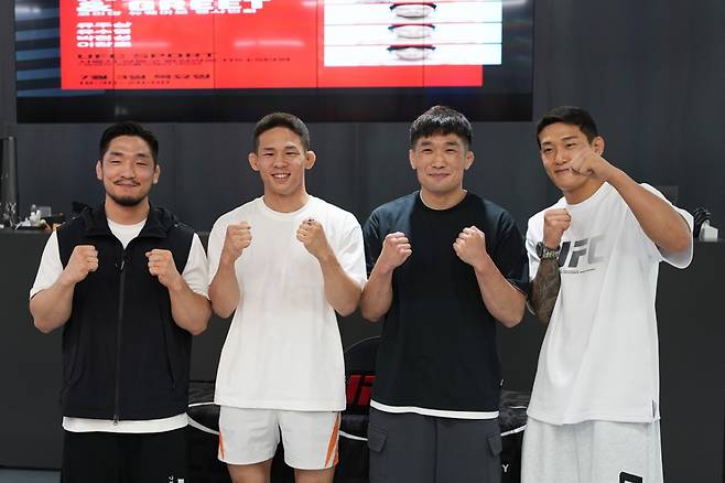 사인회에 참석한 한국 UFC 선수들. 유수영, 박현성, 이창호, 유주상(왼쪽부터). /사진=UFC 제공