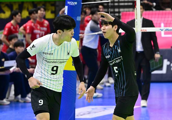 현대캐피탈 이재현(왼쪽). (KOVO 제공)