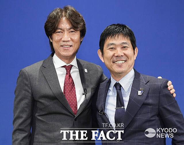 대한민국 축구대표팀의 홍명보 감독과 일본 대표팀의 모리야스 하지메 감독이 지난 6월 26일 일본 지바현의 JFA 드림필드에서 특별 대담을 진행했다. /교도통신