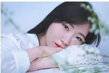 싱어송라이터 모유진