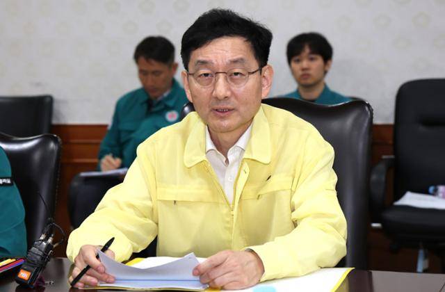 윤창렬 국무조정실장이 4일 서울 종로구 정부서울청사에서 열린 부산 아파트 화재 아동 사망 관련 긴급 대책회의에서 발언을 하고 있다. 뉴스1