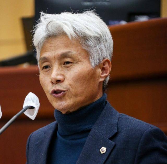 동학농민혁명 참여자 유족에게 수당을 지급하는 내용의 조례를 지난해 대표 발의한 전북도의회 소속 염영선 의원. 염 의원 제공