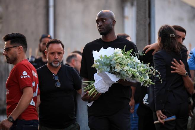 <yonhap photo-1675="">5일 조타 장례식에 참석한 알 이티하드 다닐루 페레이라. EPA=연합뉴</yonhap>