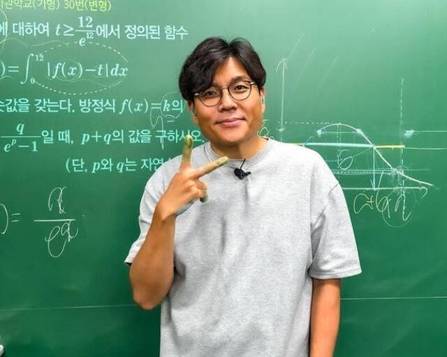 정승제가 가방 속에서 의외 물건을 내놔 눈길을 끌었다. / 정승제 소셜미디어 캡처