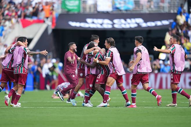 4강 진출을 기뻐하는 플루미넨세 선수들. 올랜도 | 신화연합뉴스
