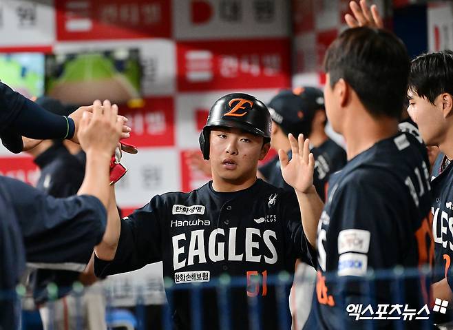 한화 이글스 외야수 문현빈이 5일 서울 고척스카이돔에서 열린 2025 신한 SOL Bank KBO리그 키움 히어로즈와의 팀 간 9차전에서 4안타를 기록, 팀 승리를 이끌었다. 사진 김한준 기자