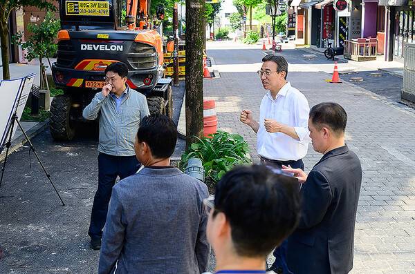 차없는 거리 현장을 찾은 오순문 서귀포시장. ⓒ헤드라인제주