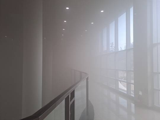 6일 오전 화재가 발생한 전북 부안군 소재 한 수련원의 복도에 연기가 가득 차 있다.(전북소방본부 제공)