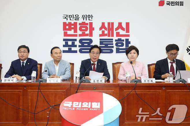 송언석 국민의힘 비상대책위원장 겸 원내대표가 3일 오전 서울 여의도 국회에서 열린 비상대책위원회의에 참석해 발언하고 있다. 2025.7.3/뉴스1 ⓒ News1 이광호 기자