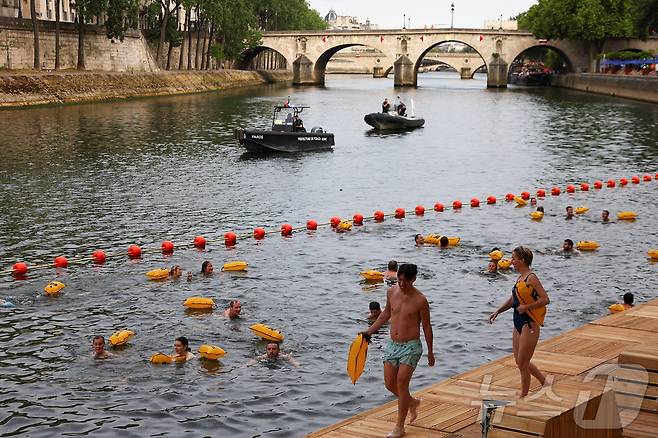 프랑스 파리 센강에 수영장이 조성된 모습. 2025. 07. 06 ⓒ 로이터=뉴스1 ⓒ News1 박우영 기자