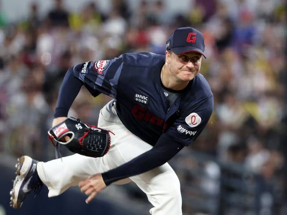 6일 광주 KIA전에서 승리투수가 된 롯데 데이비슨. 연합뉴스